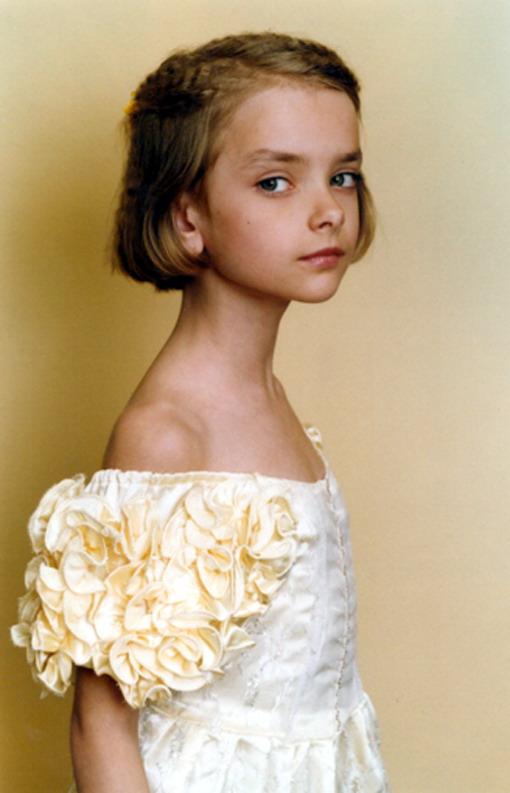 是否东亚地区的男人审美特别偏爱萝莉?