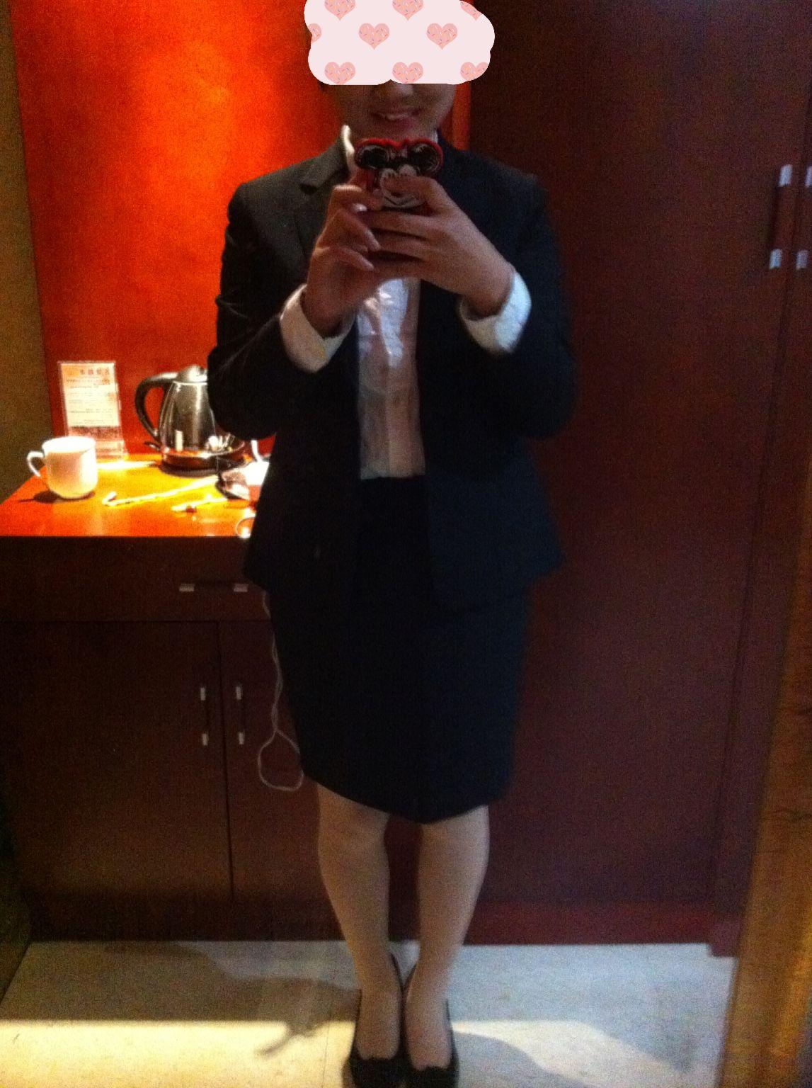 姑娘们你们是怎么解决胸口那块<em>衬衫扣子中间</em>撑