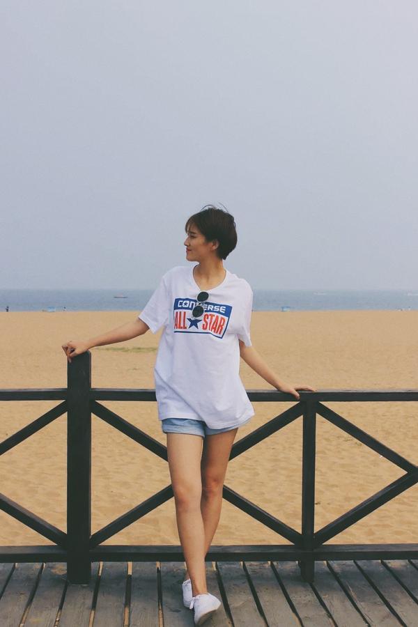 短发女生拍写真怎么摆姿势表情好看?
