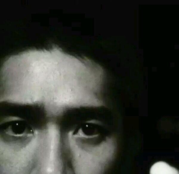 他的一双眼,沉睡万里星.