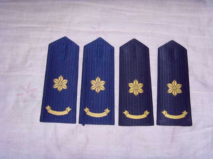 和上等兵终于和士官一个待遇了,除了礼服硬肩没有之外,其余4种,领章