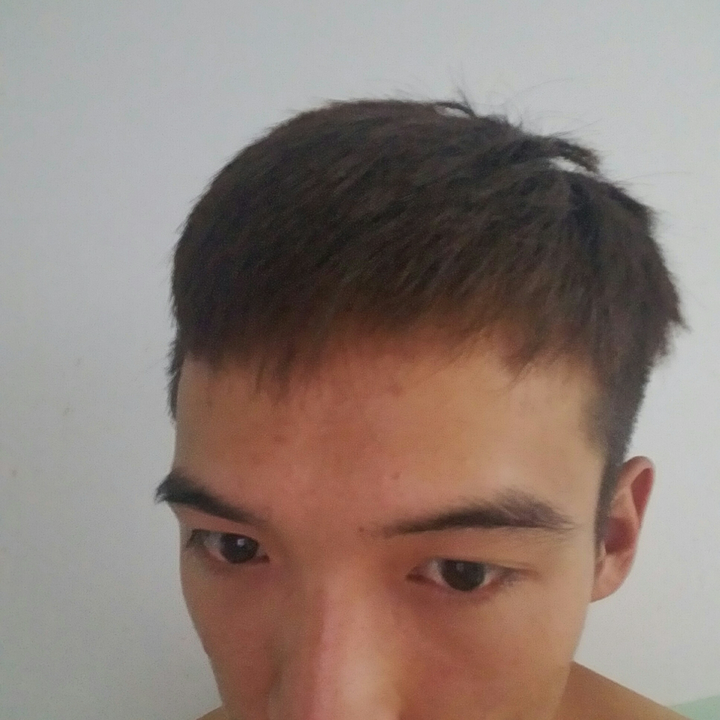 发际线高且m型发际线的男人适合什么发型?额头较大?