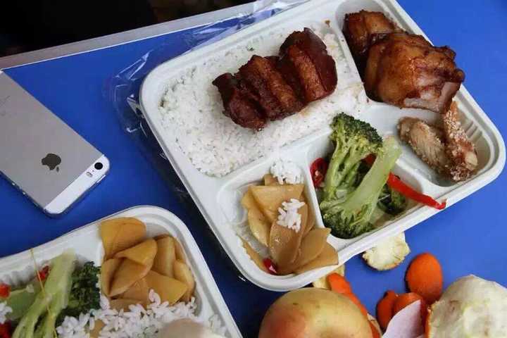 剧组的盒饭都啥样