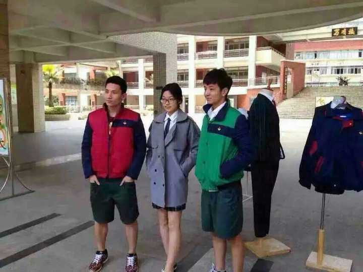顺手贴一发省实验中学的同学在朋友圈里转的他们学校的即将的新校服