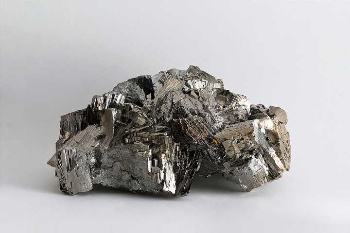 砷黄铁矿又叫毒砂,或者叫白砒石: ("arsenopyrite, panasqueira mine