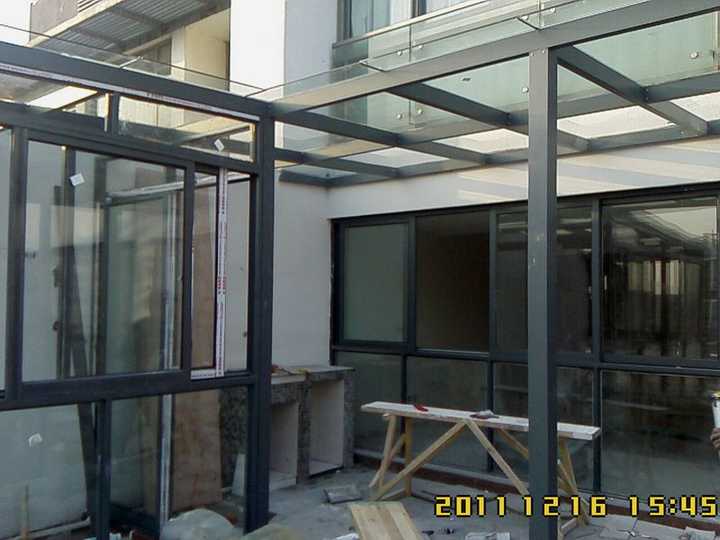 一部分建成了洗衣房,余下30多点平米作为晾晒区和花园