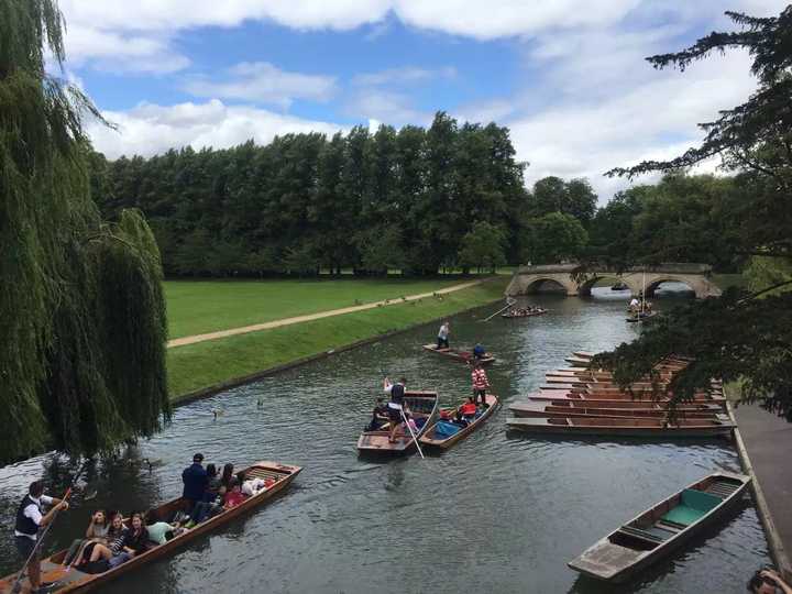 在剑桥划船(punting)是一种什么样的体验?