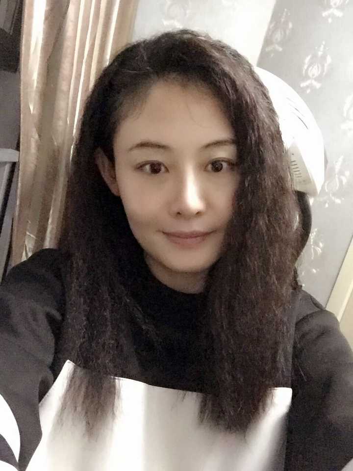 自然卷的女生适合什么发型?