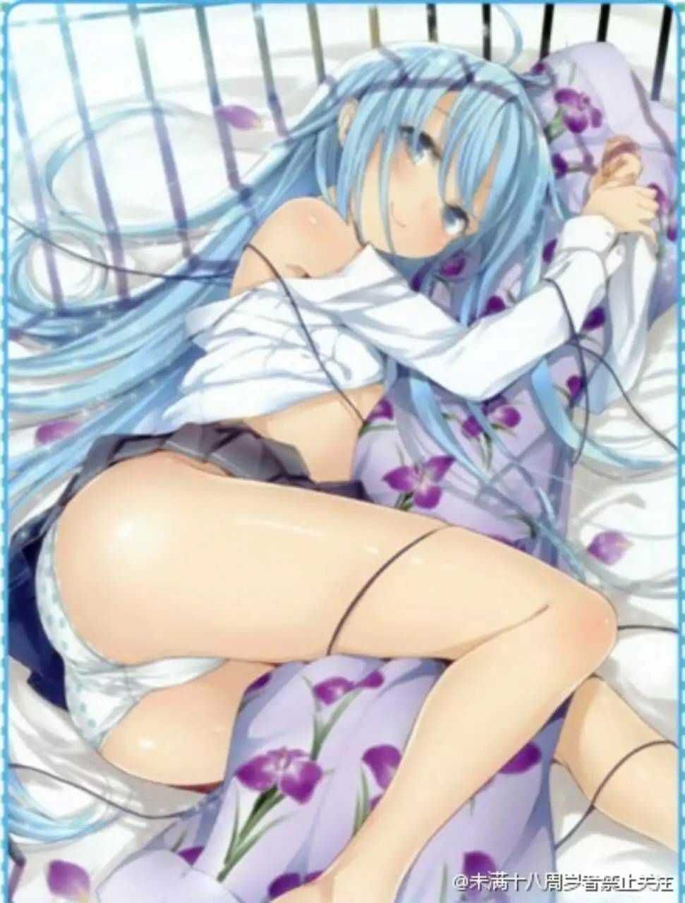 夹着被子睡觉的女生性欲强   显示全 