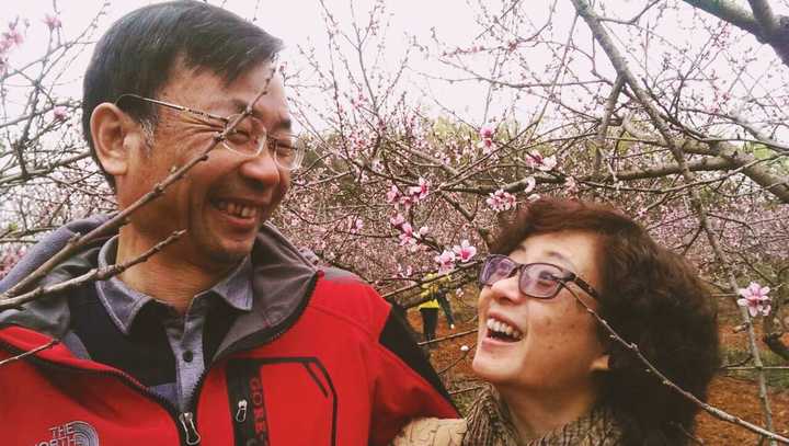 女生喜欢一个男生的时候眼神是什么样子?