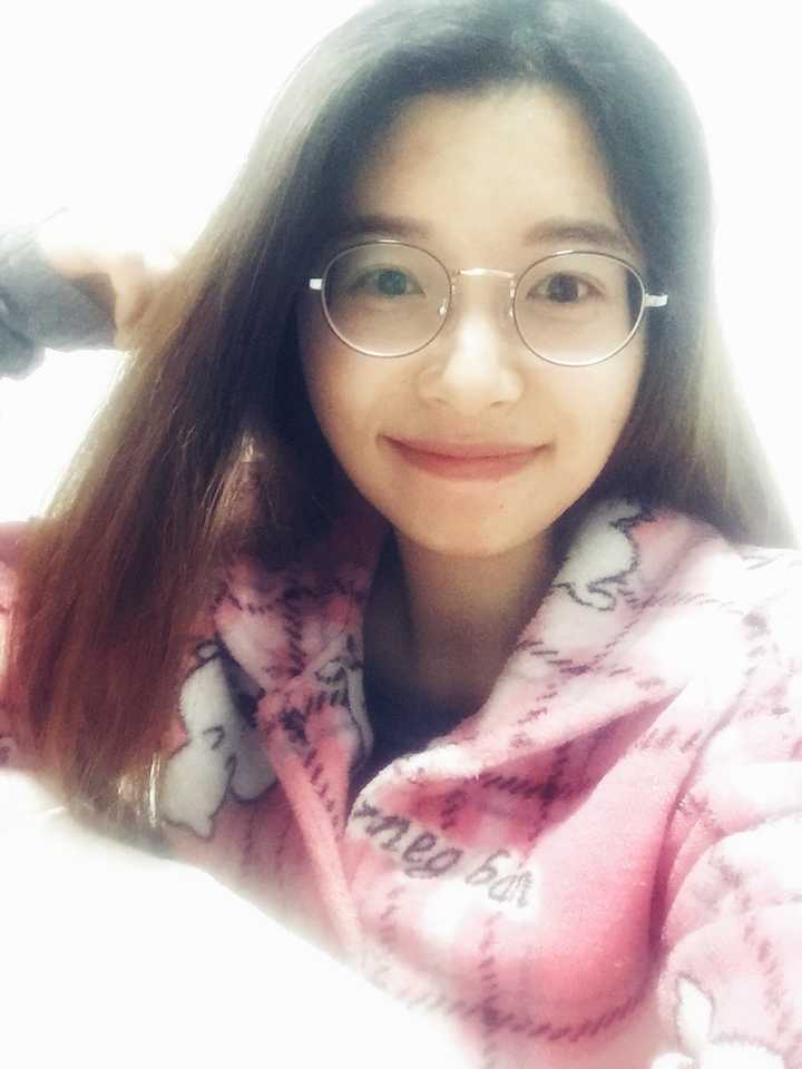 以前胖 肉把眼睛夹起来了  瘦了就大了 然后我是高度近视 眼球会有点
