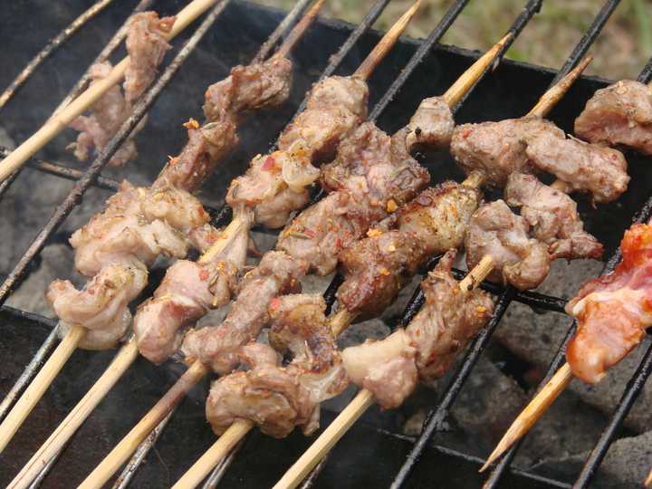 烧烤时,如何腌肉?