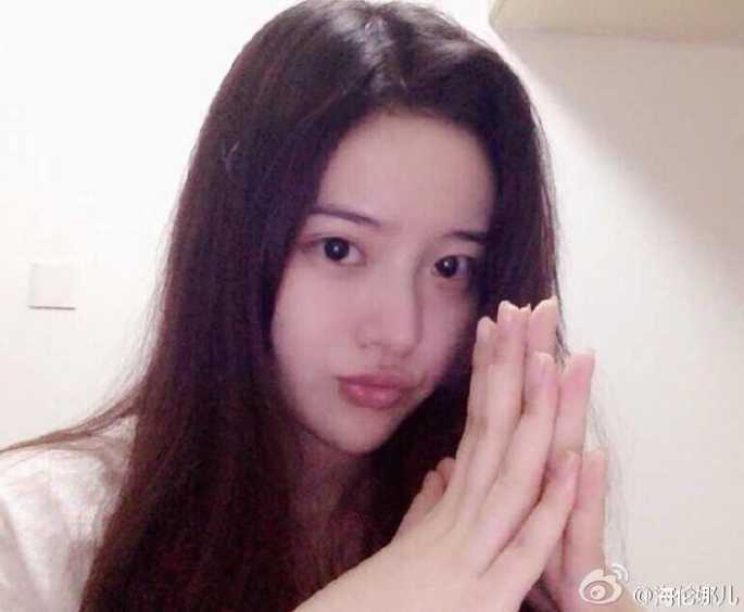 三张照片在知乎吸粉两万的@海伦娜儿 整容前的照片她已全部删除,去翻