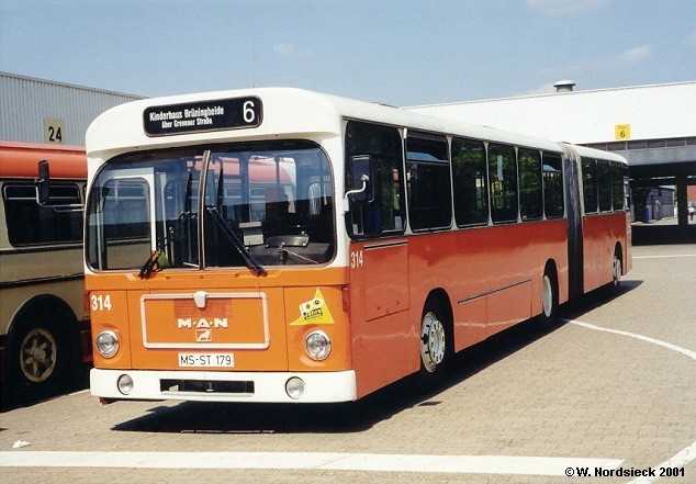 volvo再b12m底盘基础上开发出一个双铰接,配合高站台设计,可以组合