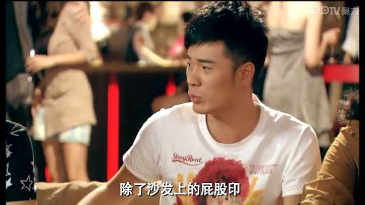 然后爱情公寓里乔伊变成了子乔 钱德勒变成了曾小贤 什么一大摞卫生纸