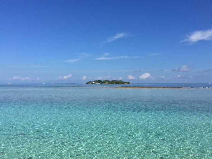 马尔代夫的海真的很蓝吗?国内的海有很蓝的吗?