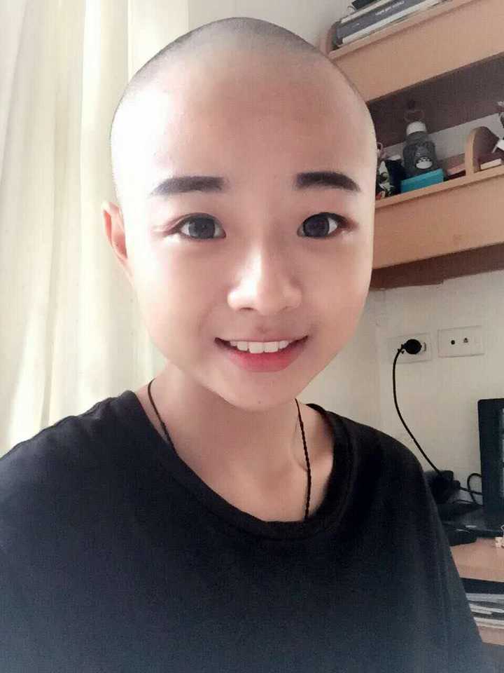 上图咯 我剃光头 完全是因为头发太差,在研究许久后发现 想要头发长