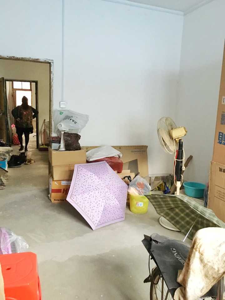 计划中的卧室 可以看到我三个房间的门是一线的,从卧室到阳台,直线