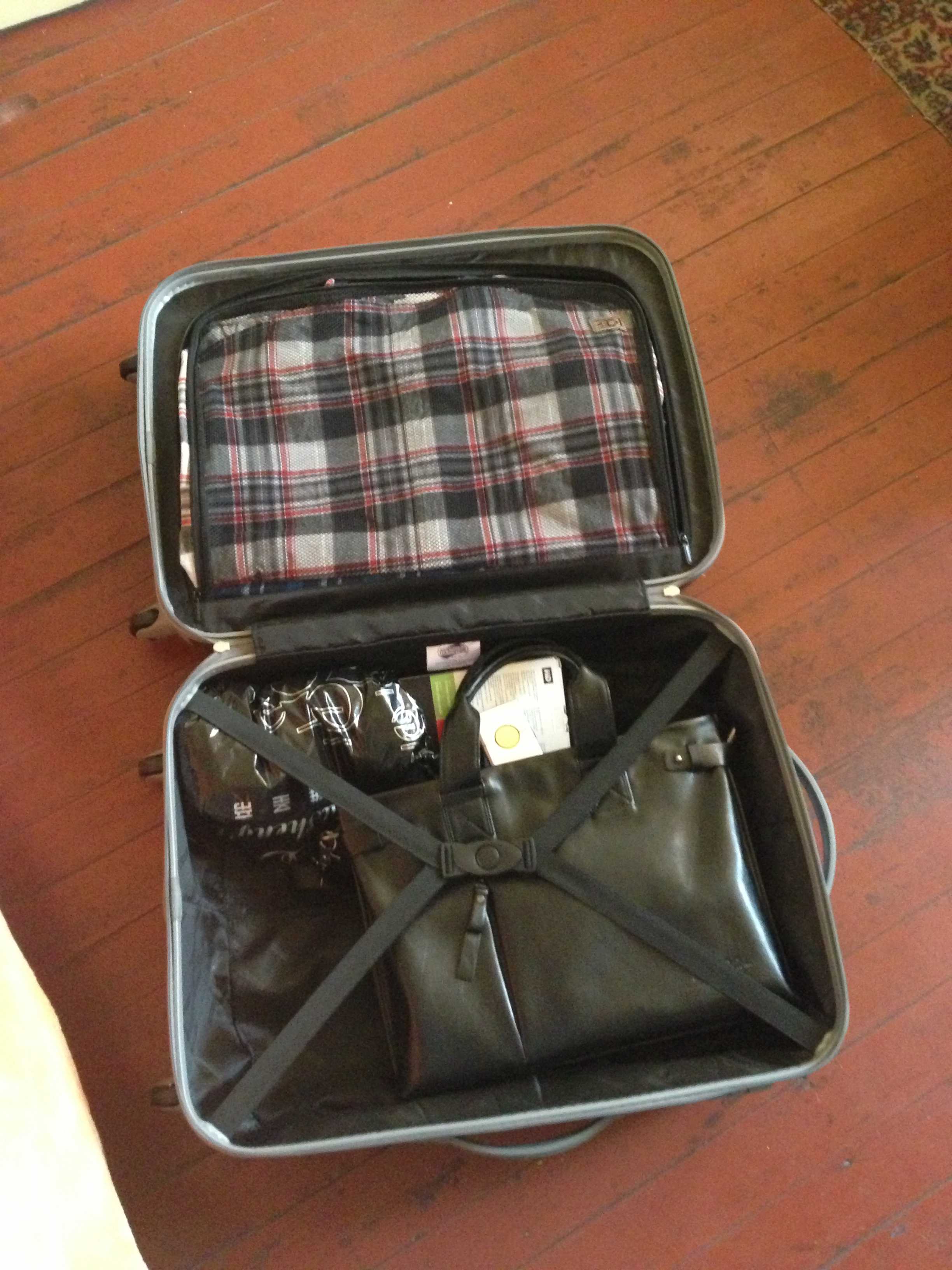 正在收拾行礼,现在还能收提醒,更新一下答案小米的旅行箱质量可以的