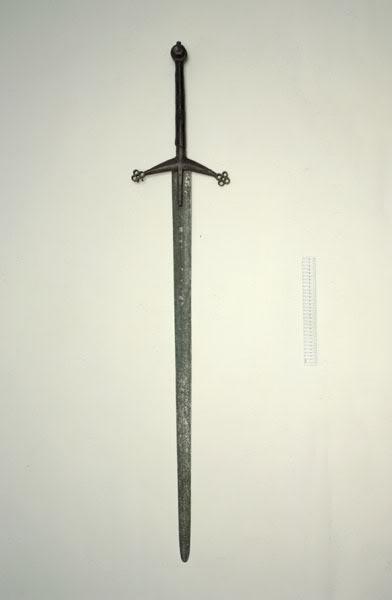 誓约胜利之剑到底是哪种剑,单手,双手,大剑?