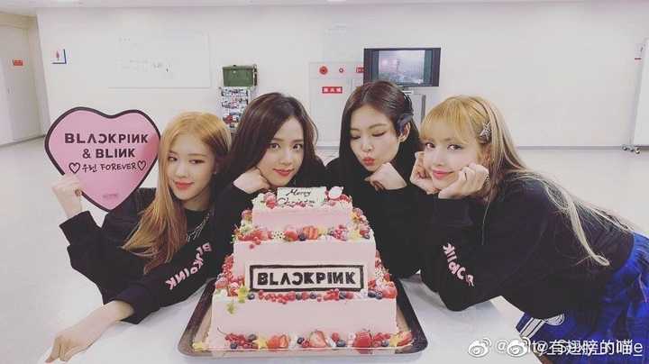 求blackpink 团体照?