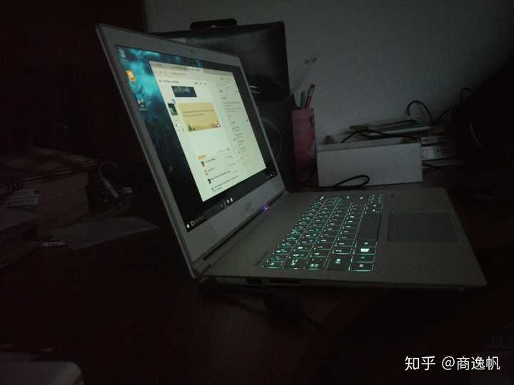 我有2000的预算,如何自己组装一台能娱乐的笔记本电脑?