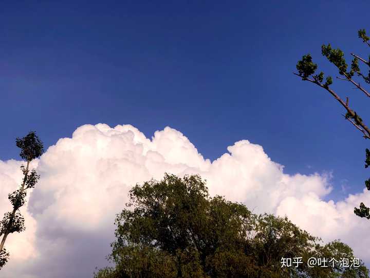 能发一张你拍过最好看的天空的照片吗(白天黑夜都可以?