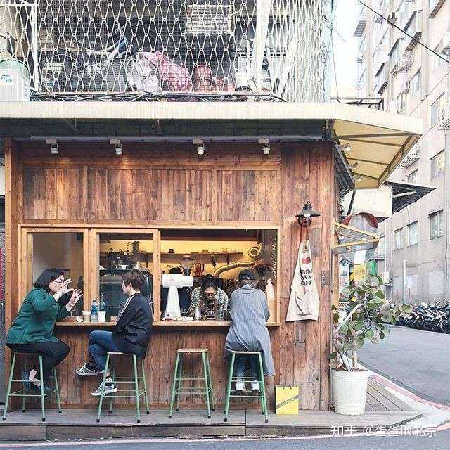 我喜欢这样的街角咖啡馆.