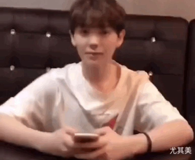 你手机里的尤长靖的神颜图?