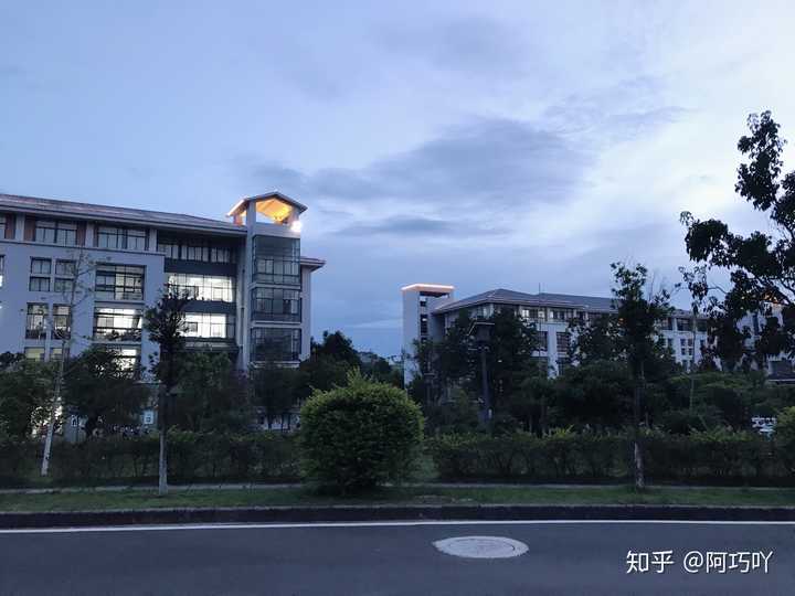 而且普洱学院实际占地面积与百度不符,百度上说有二千多亩,但实际校园