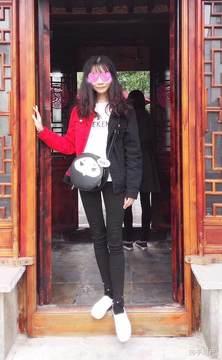 那就加一张正面照叭～这张是我亲爱滴老妈给我拍滴