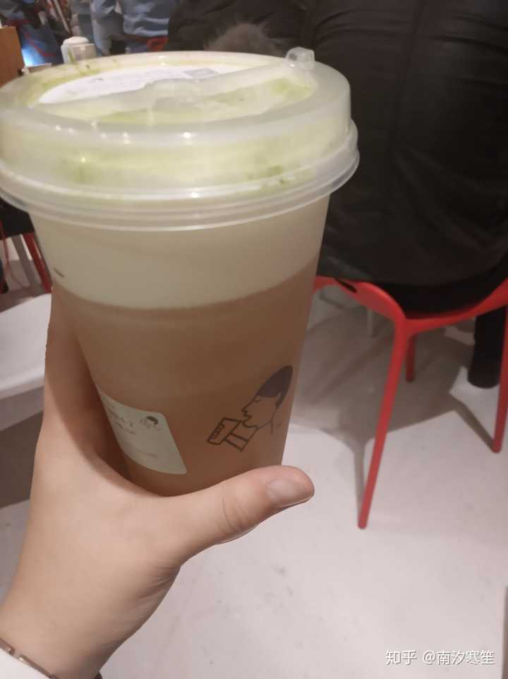 正常的女生喝奶茶是不是嘬两口就扔?