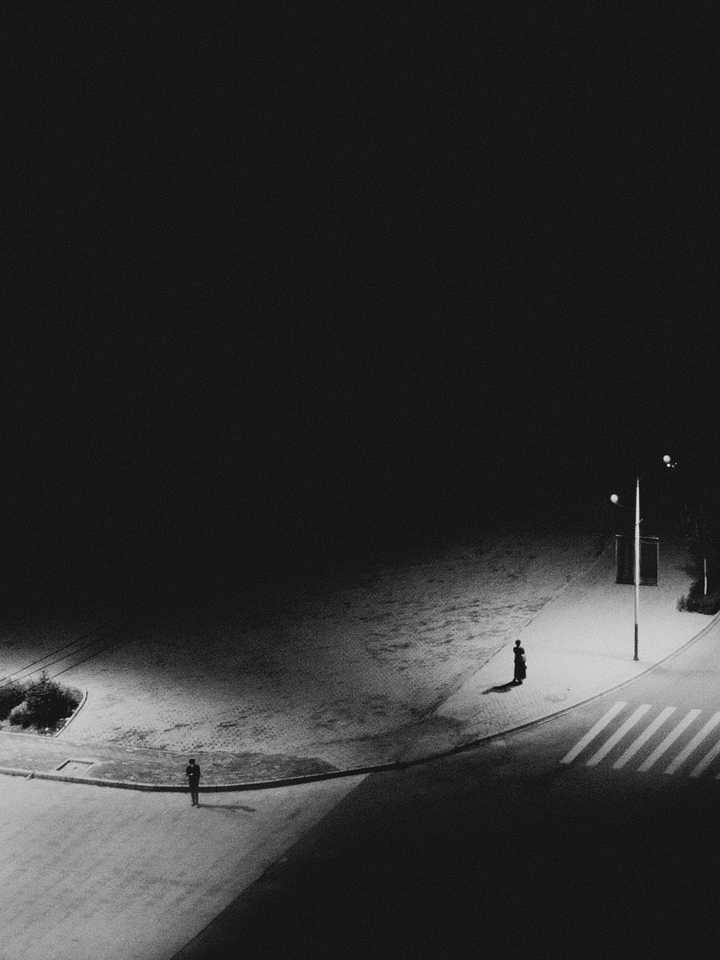 文艺的黑色系图片有哪些?