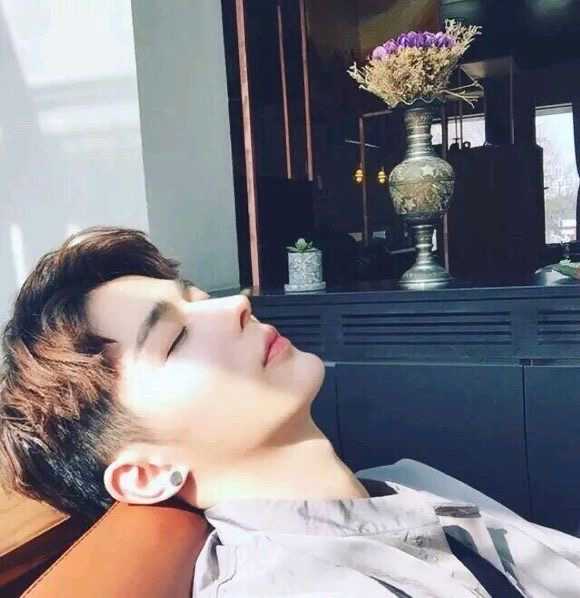 今晚我已经把精挑细选的那些男生可以用的干净头像找出来啦～ 动漫