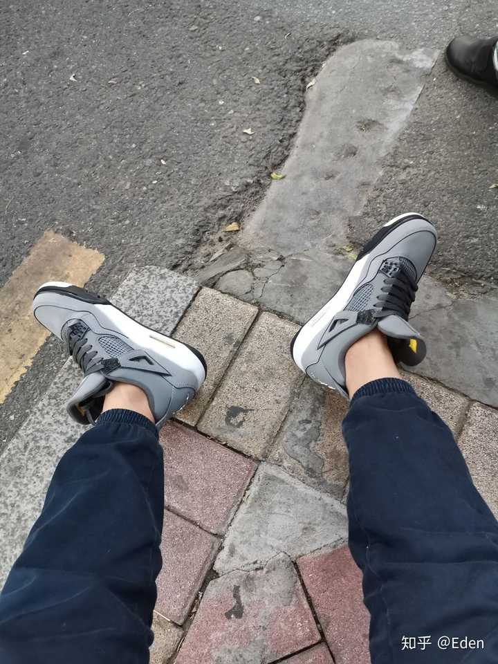aj4脚感硬吗 上脚感受如何?