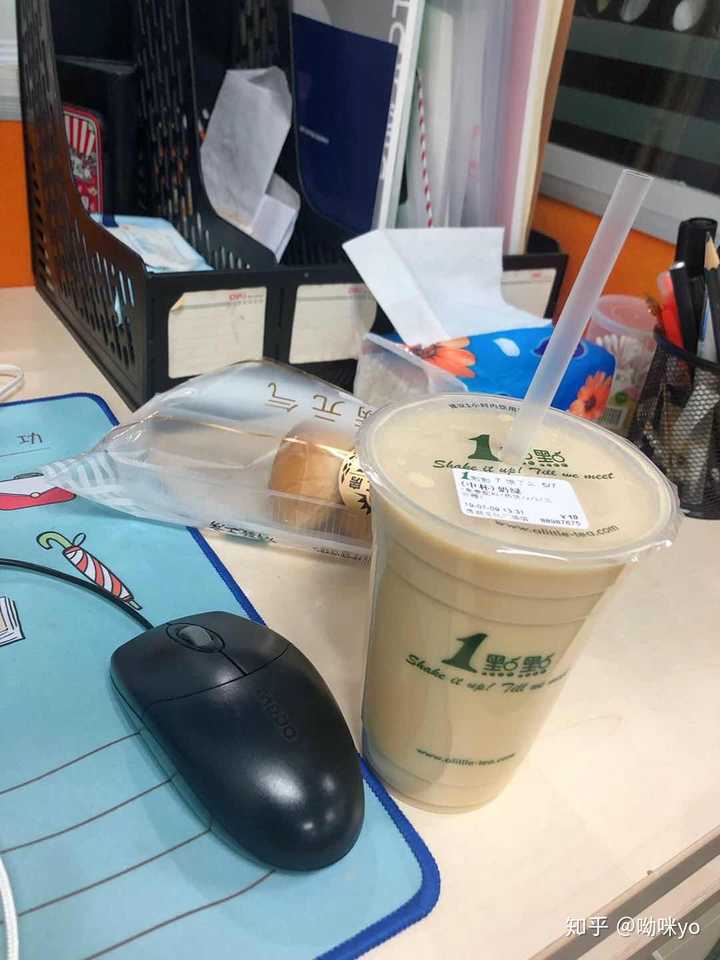 正常的女生喝奶茶是不是嘬两口就扔?
