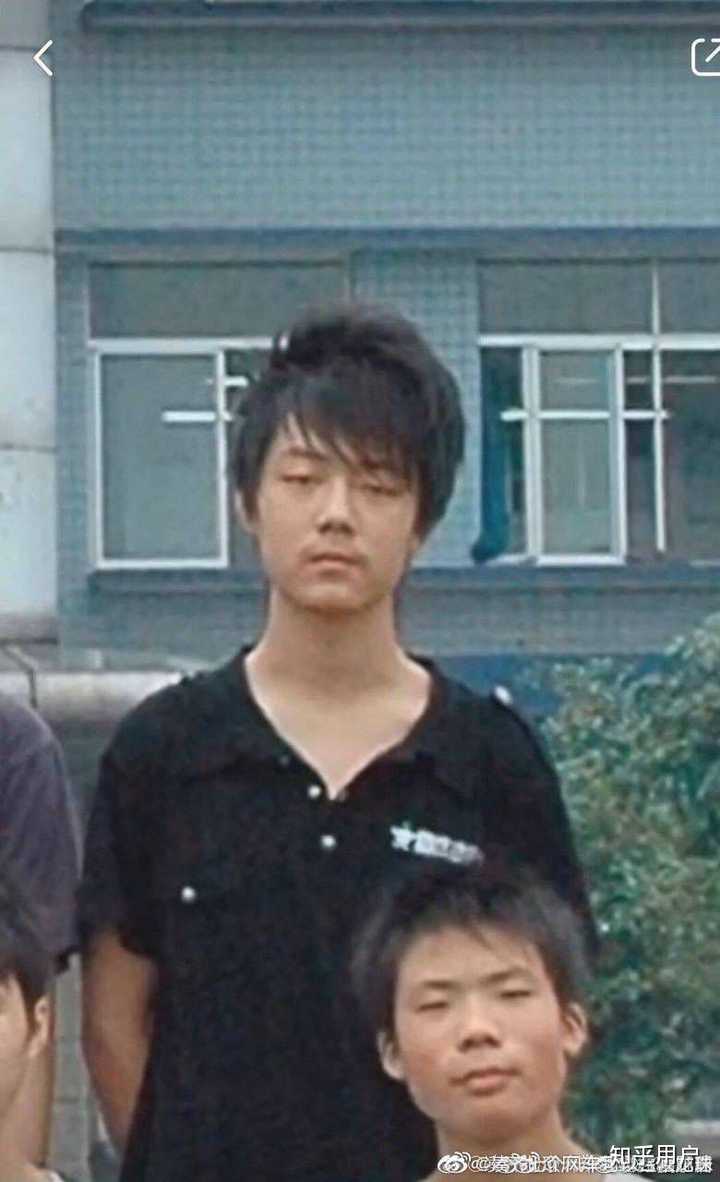 有没有人有肖战的丑照?