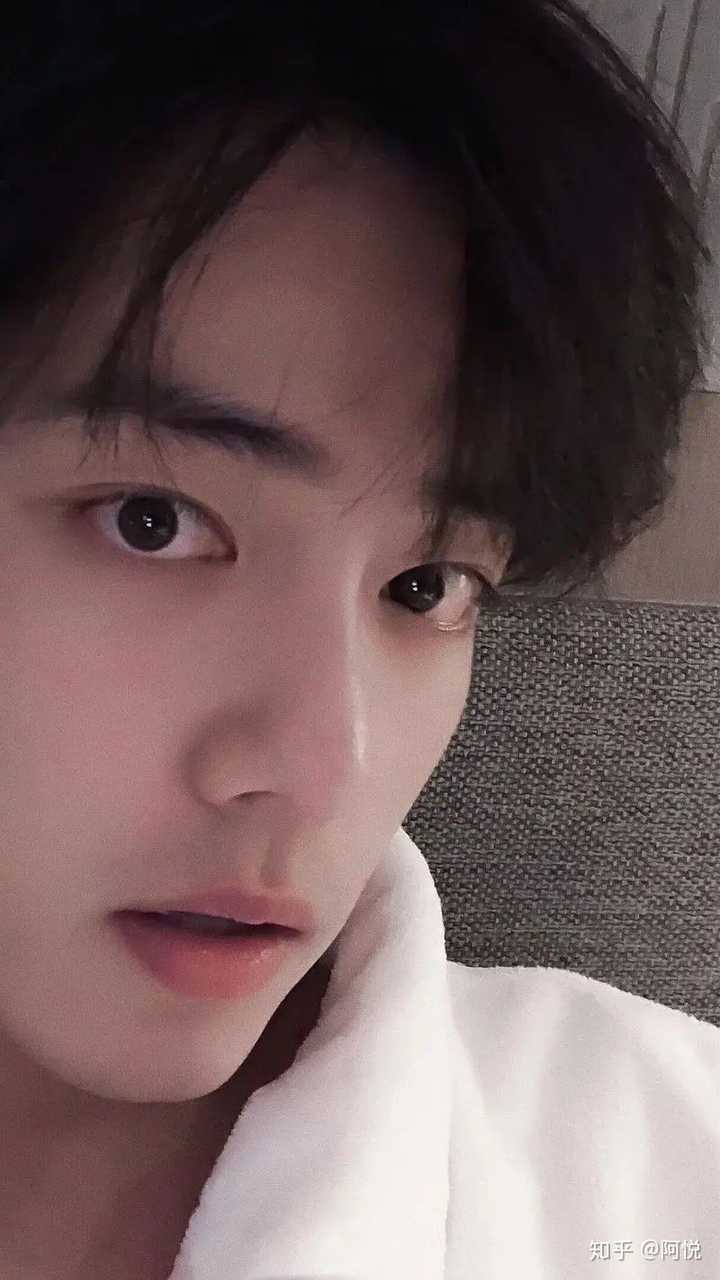 谁有肖战的好看照片