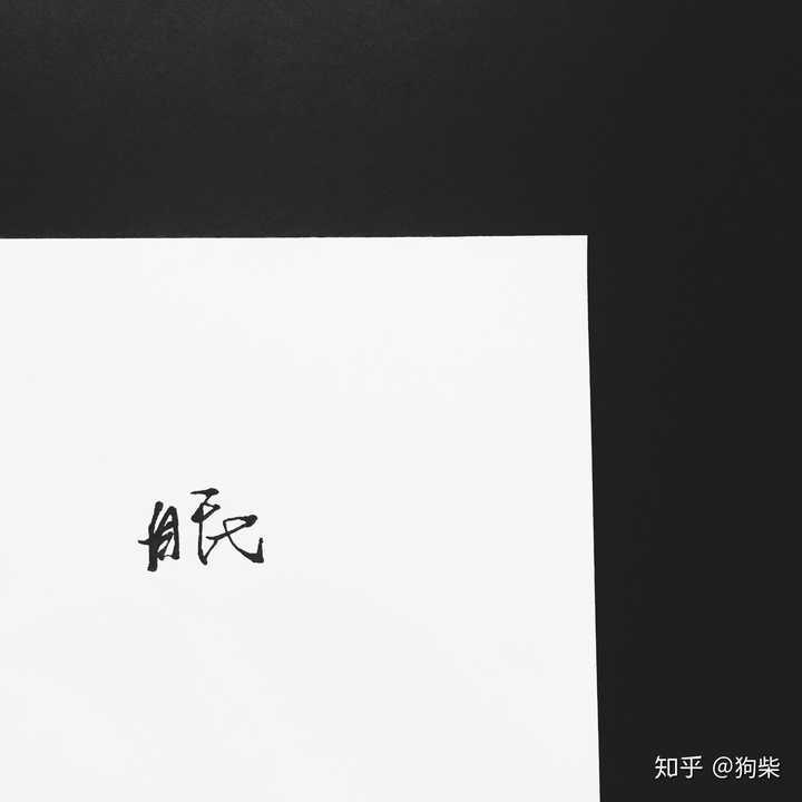 有哪些好看的黑色系头像,以及配套的背景?