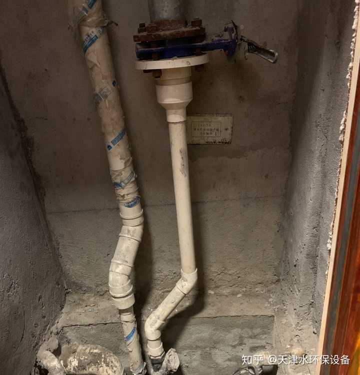 卫生间铸铁管与pvc管如何连接?