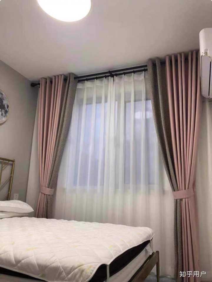 11岁小女孩的卧室粉红色应该选什么样的窗帘呢?