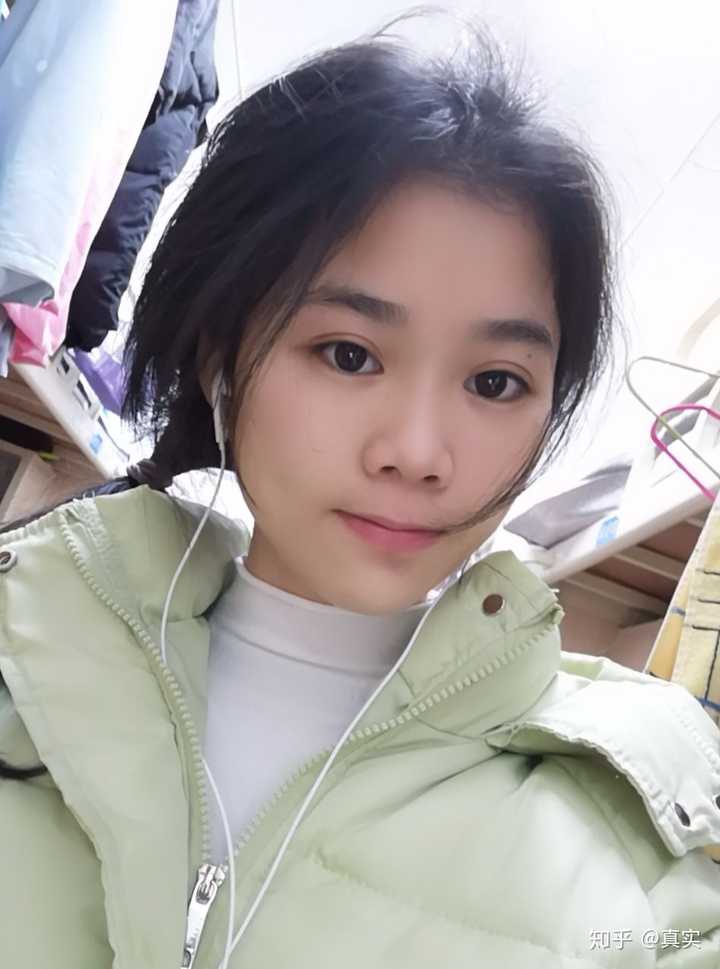 你身边有素颜就很好看的女生吗?