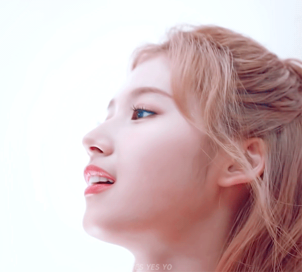 韩国女团成员有哪些惊为天人的瞬间?