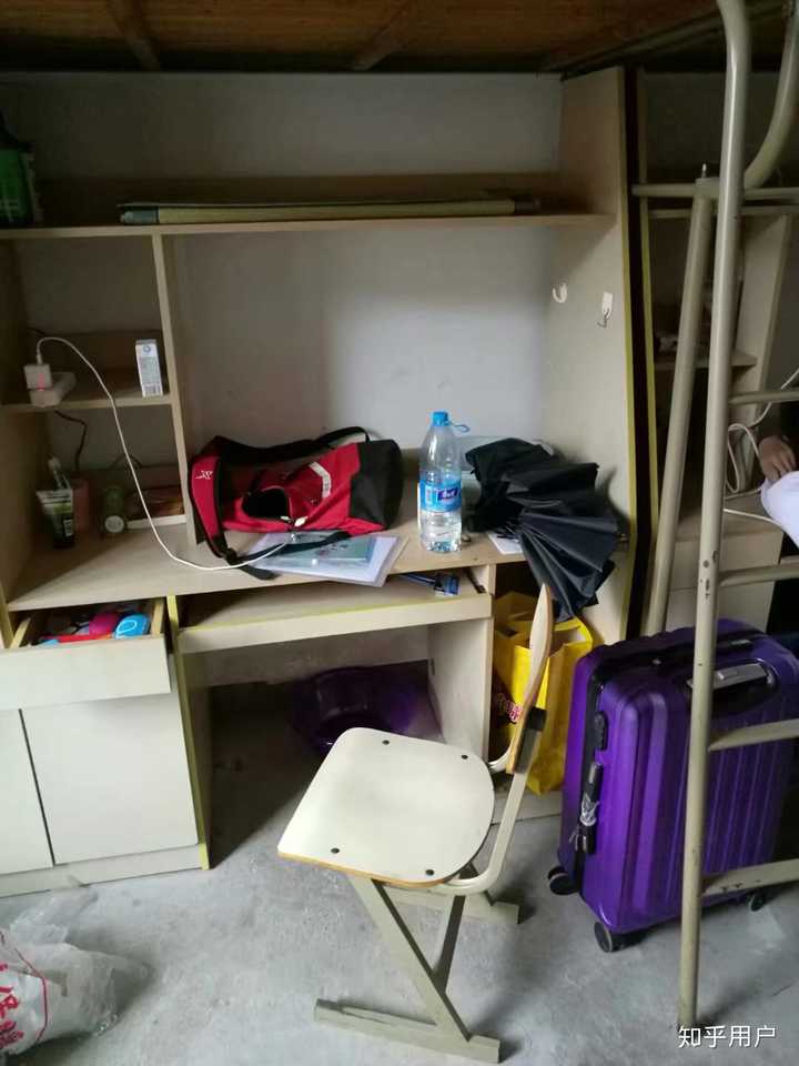 台州学院的宿舍条件如何?校区内有哪些生活设施?
