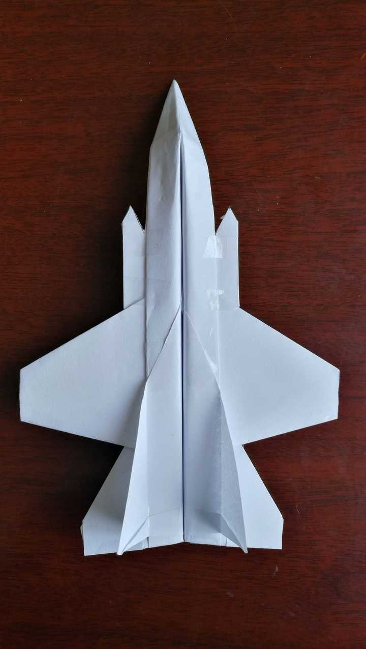 如何折出有逼格的纸飞机?