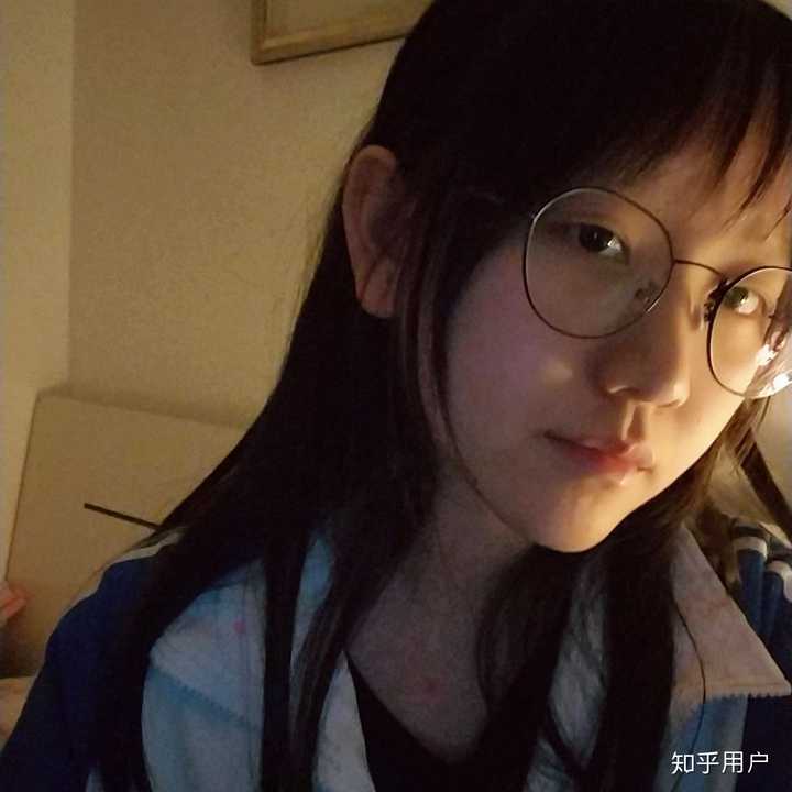 高中时素颜就好看的女生长大化妆后岂不是逆天吗?