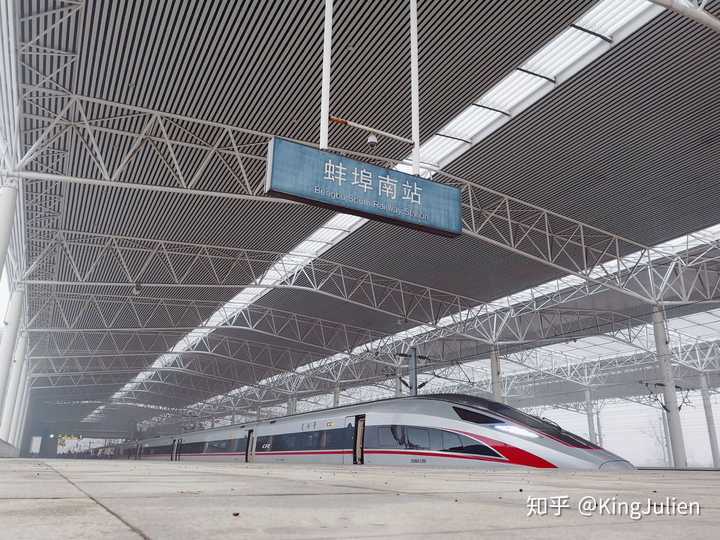 蚌埠南站站台尽头拍车