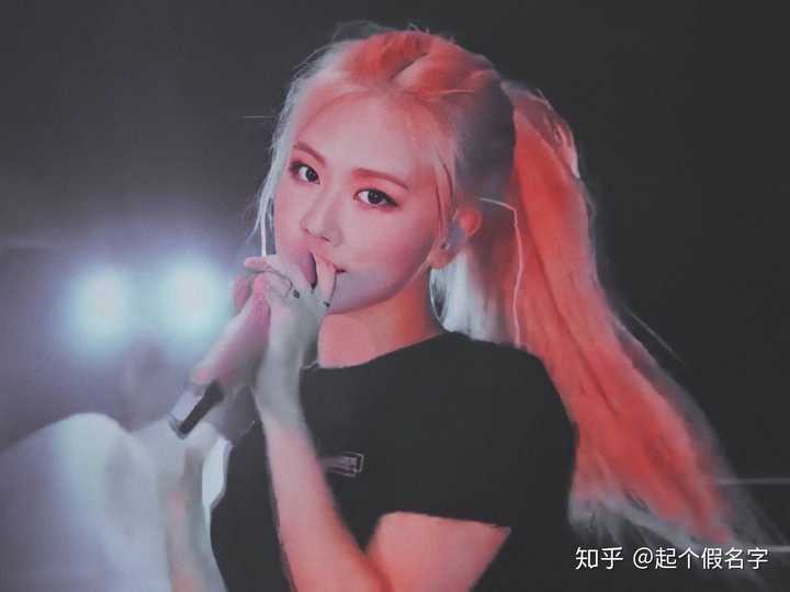 你手机相册里有哪些朴彩英rosie的照片?