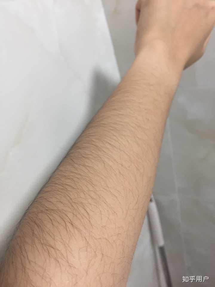 女生长浓密手毛是一种什么样的体验?