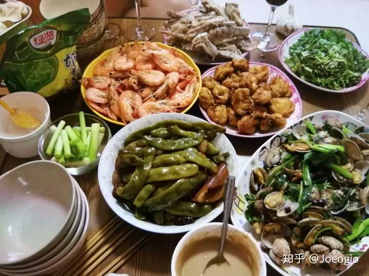 我们和爸妈   一家四口一起吃的饭 自己蒸的羊排熬的羊汤  很好喝